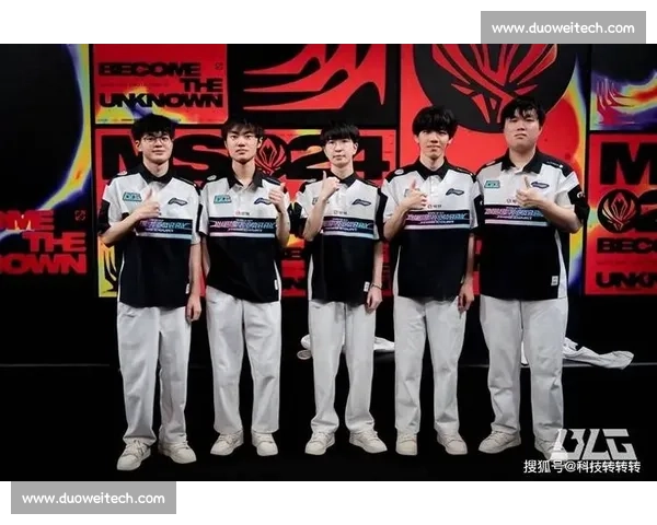 半决赛激战正酣各路强队拼搏至终极胜者誓夺冠军荣耀 半决赛激战正酣各路强队拼搏至终极胜者誓夺冠军荣耀